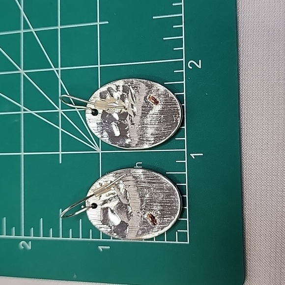 Footprints in the Sand Silver and Ablony Dangle Oval Earrings - Picture 5 of 6